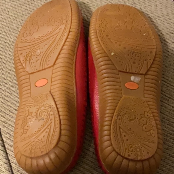 Women’s Spring Step Red Leather Parre Clog Laser Cutout Flowers Comfort Slip On - Picture 8 of 9